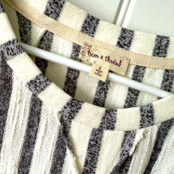 Hem & thread striped top. Size L. Trendy, comfy and cute for all seasons! - Picture 2 of 3